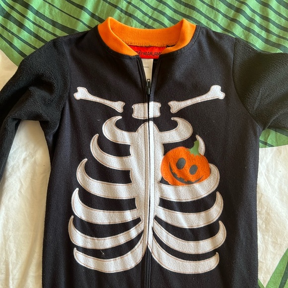 Cute skeleton onesie - comfy and soft but no stretch 3T - Picture 2 of 6